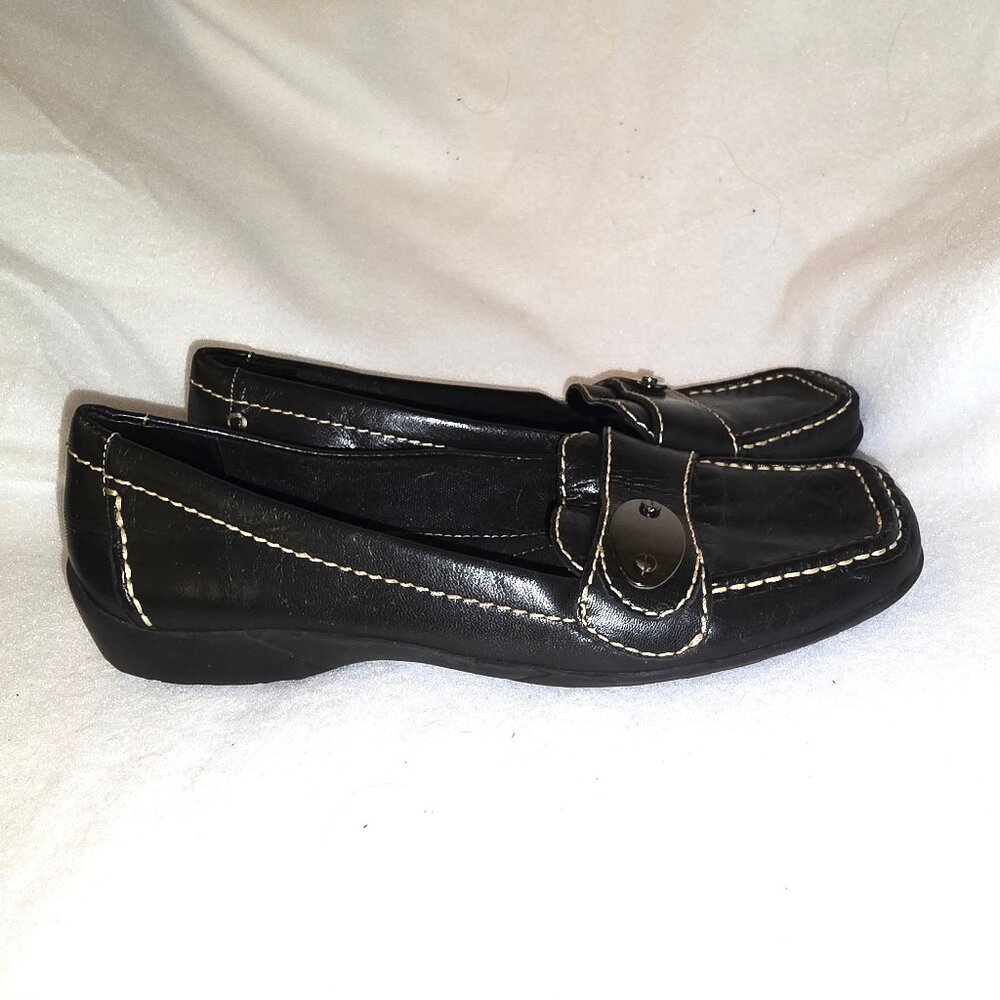 Liz Loafers! Liz Claiborne Black Loafers or Moccasins Size 7.5 White Stitching